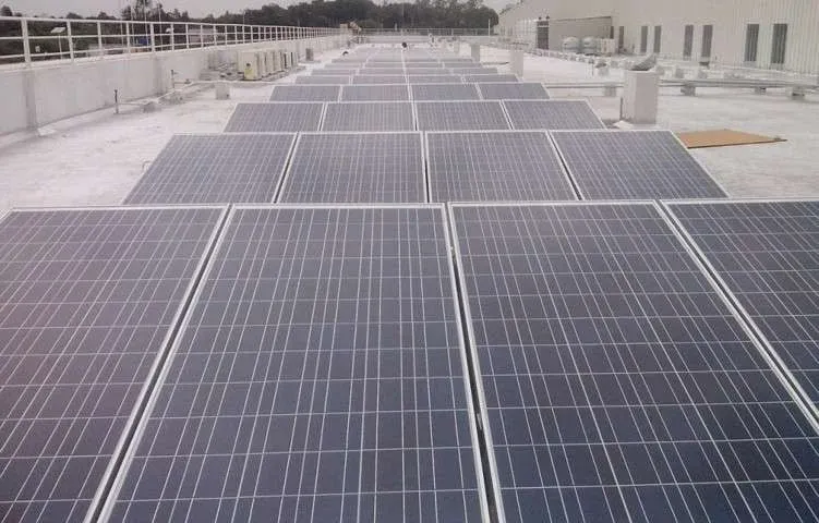 On-grid solar panel system on commercial rooftop for clean energy generation